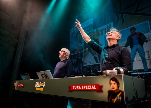 Jan Delvaux en DJ Bobby Ewing - Belpop Bonanza Tura Special (foto: KREW)