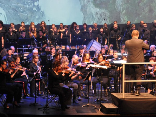 Koninklijke Harmonie Herdersem, Oost-Vlaams Kamerorkest & Kantilene - Nieuwjaarsconcert (foto © Geert Vanmaeckelberghe)