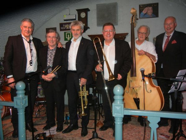 The Hot Paddlewheel Jazzband - Traditionele New Orleans jazz (foto © Oilsjt Jazz Club)
