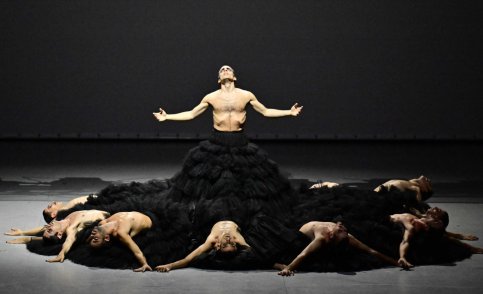 Marcos Morau & Ballet Nacional de España (ES) - Afanador (foto © Merche Burgos)