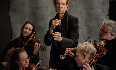 Sven Ratzke en Matangi Quartet - Dans op de Vulkaan (foto © Alek Bruessing)